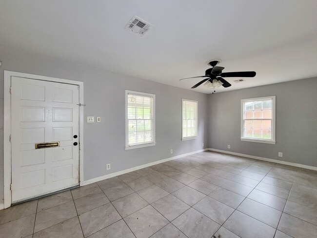 Photo - 1110 Woods Dr