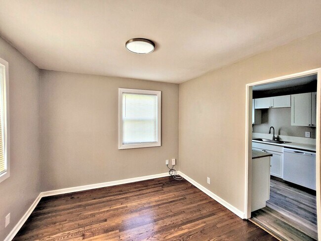 Photo - Beautiful 2BR / 1BA Apartment In Old Town/Five Points!