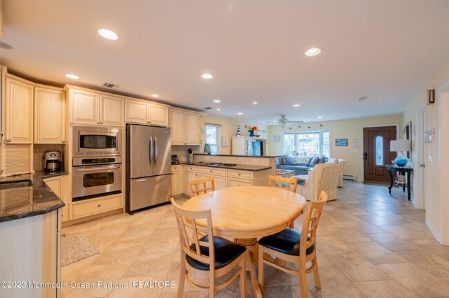 Photo - 219 3rd Ave