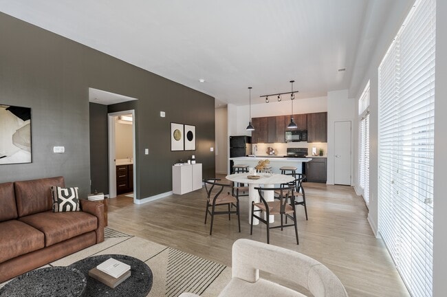 Building Photo - Pinnex