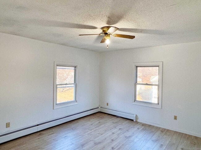 Photo - 60 Oak Ave Unit 3