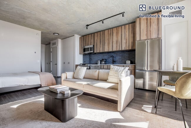 Photo - 150 N Ashland Ave Unidad FL7-ID1057