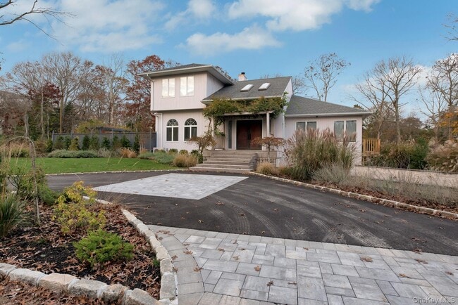 Photo - 35 Bay Ave W