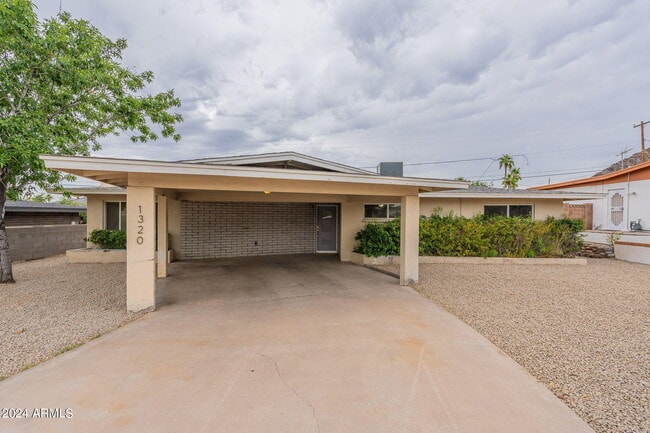 Photo - 1320 E Orchid Ln