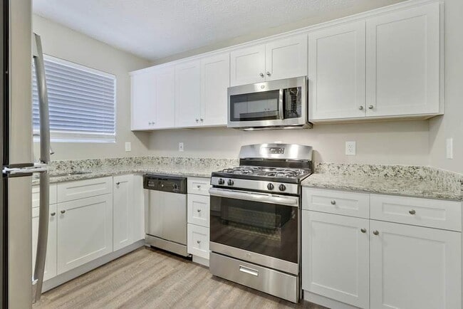 Photo - 626 Waynes Ct SE
