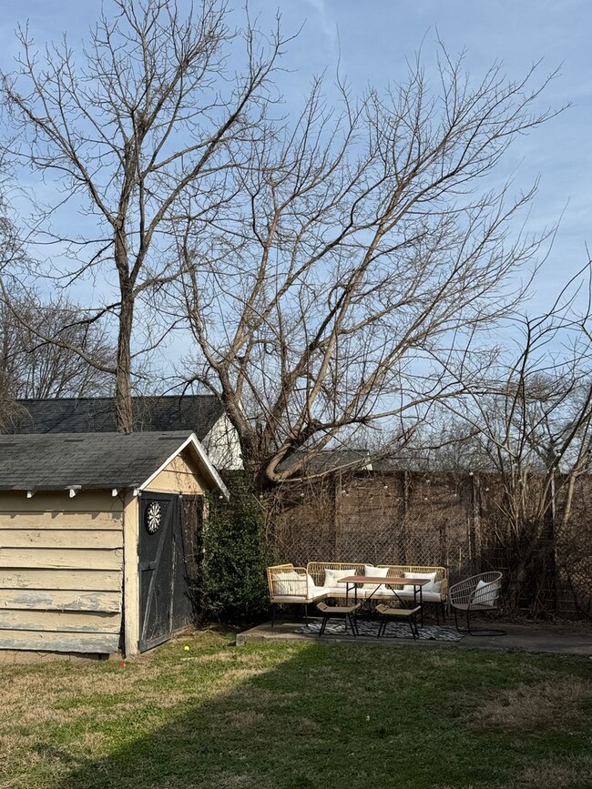 Photo - East Nashville cottage, 2BR 1 bath, fenced back, lawn care included, pet friendly