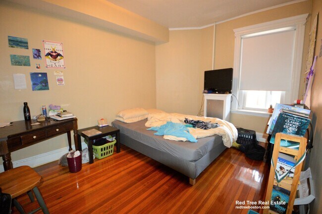 Photo - 10 Strathmore Rd Unit 2