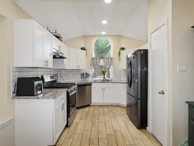 Photo - 5622 Lycomb Dr