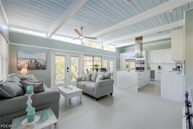 434 Lagoon Dr