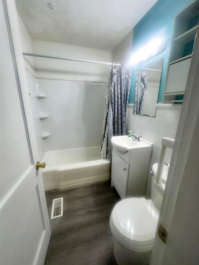 Photo - 1407 Greenwood Alley