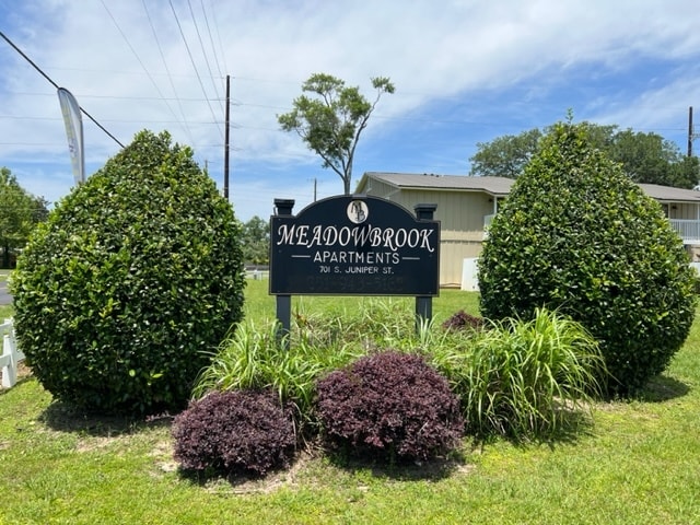 Meadowbrook Apartments - Meadowbrook Apartments