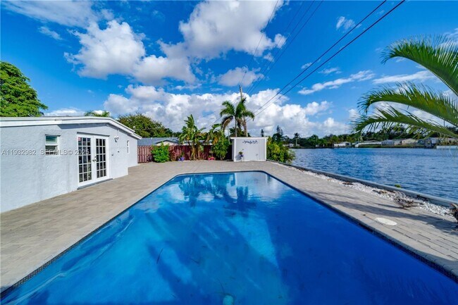 Building Photo - 5900 N Farragut Dr