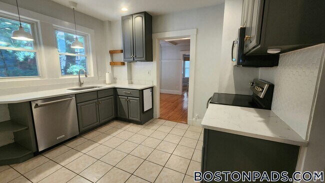 Building Photo - 15 Mt Vernon St Rental