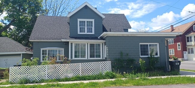 Building Photo - 303 Gere Ave Rental