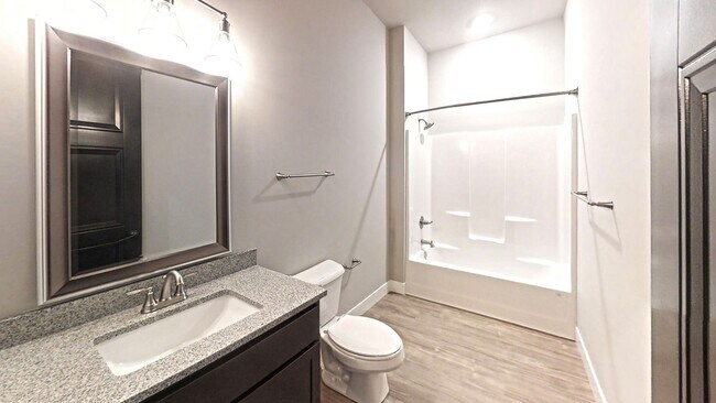 Photo - 122 W Hill St