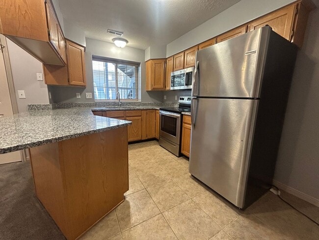 Building Photo - 370 W 4900 S Unit 8