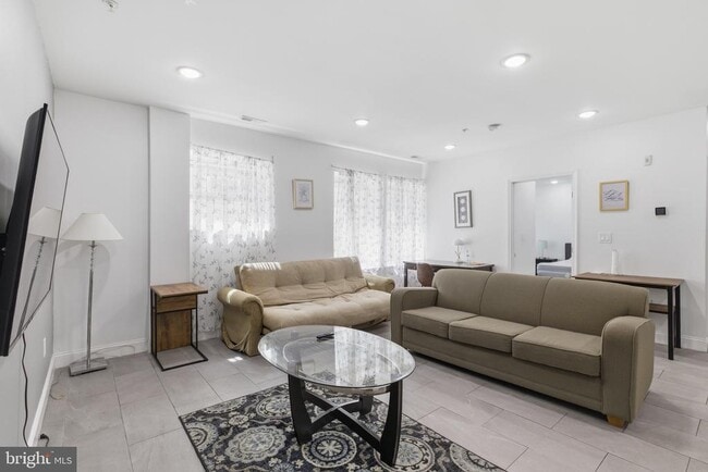 Photo - 925 N Broad St Unit 3C