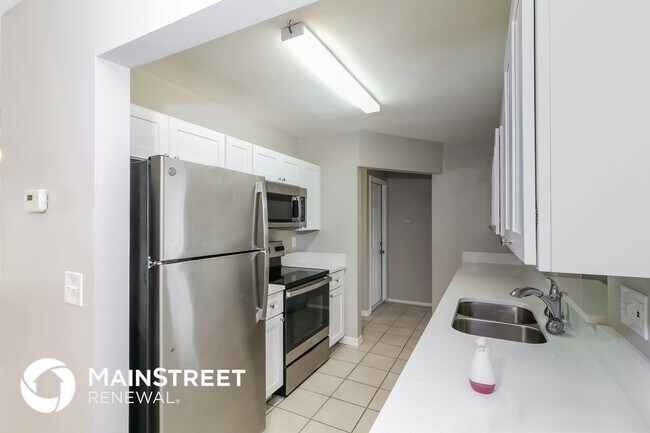 Photo - 649 Sheridan Dr