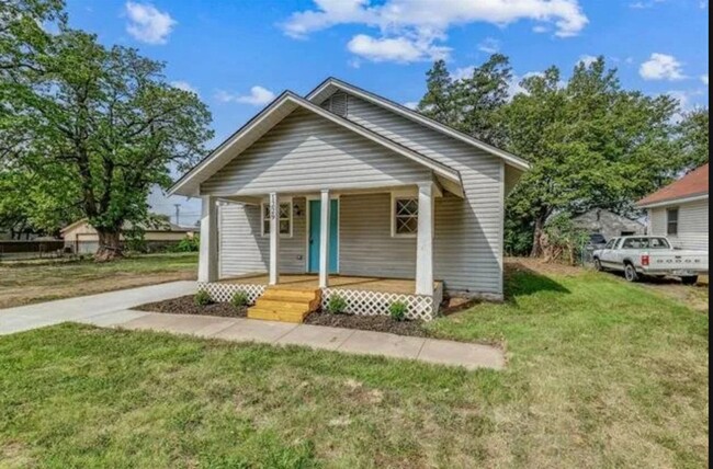 Cute Three-Bedroom, One Bath bungalow in W... - Cute Three-Bedroom, One Bath bungalow in W... House