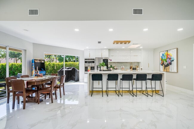 Photo - 154 Coventry Pl