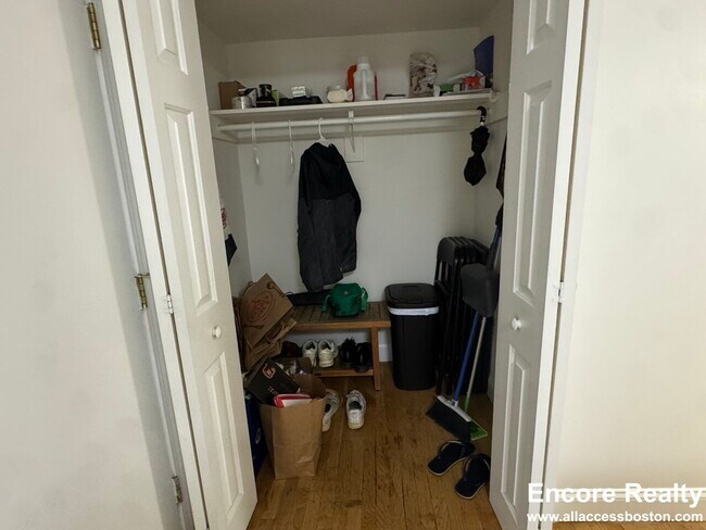 Photo - 1539 Beacon St Unidad 2A