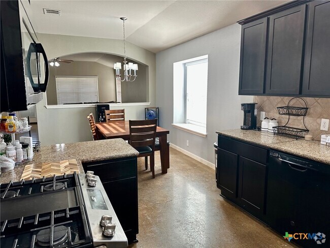 Building Photo - 102 Goldenrod Dr Rental