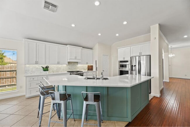 Building Photo - 31802 Forest Oak Ln