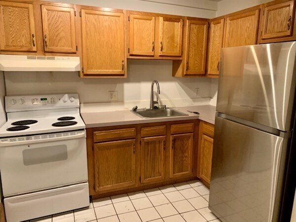 Building Photo - 93 E Brookline St Unit 1 Rental