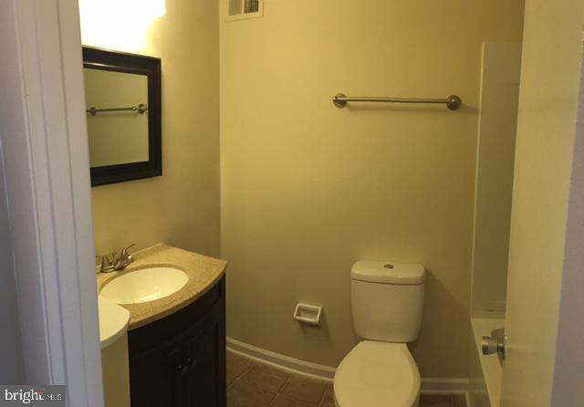 Photo - 1998 Cambridge Dr