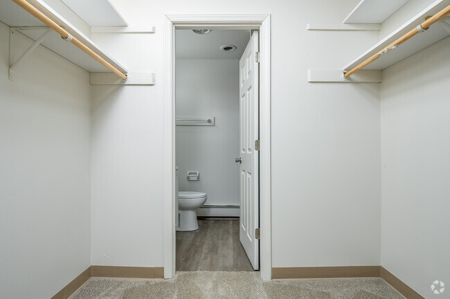 2 habitaciones, 2 baños, 936 pies cuadrados, armario - Springdale Apts