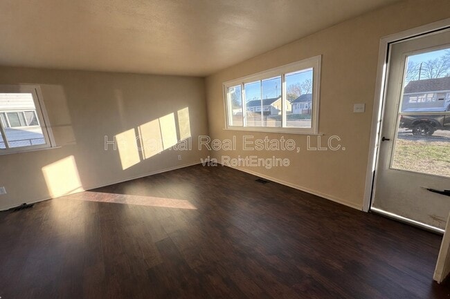 Photo - 133 Charlene St