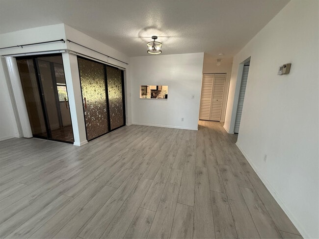 Photo - 6101 Woodlake Blvd