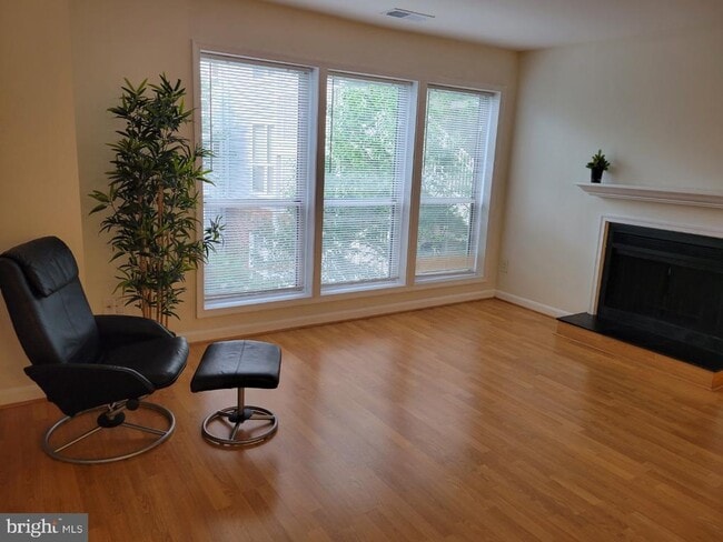Photo - 3178 Summit Square Dr Unit 3-B12
