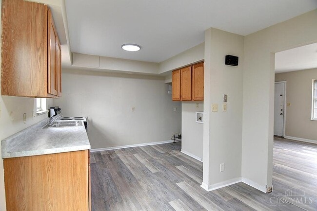 3210 Beatrice Dr