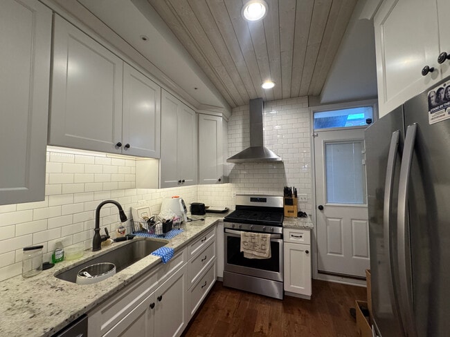 Kitchen - 812 W 34th St