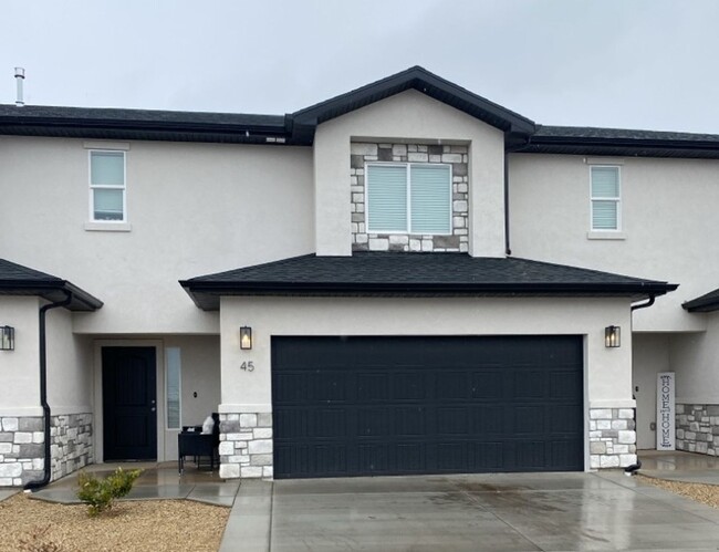 3 Bed - 2.5 Bath, Large Townhouse - 2 Car ... - 3 Bed - 2.5 Bath, Large Townhouse - 2 Car ...