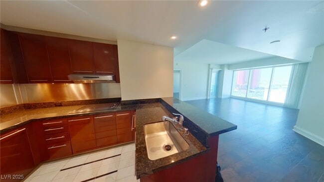 Building Photo - 2700 S Las Vegas Blvd Unit 2010