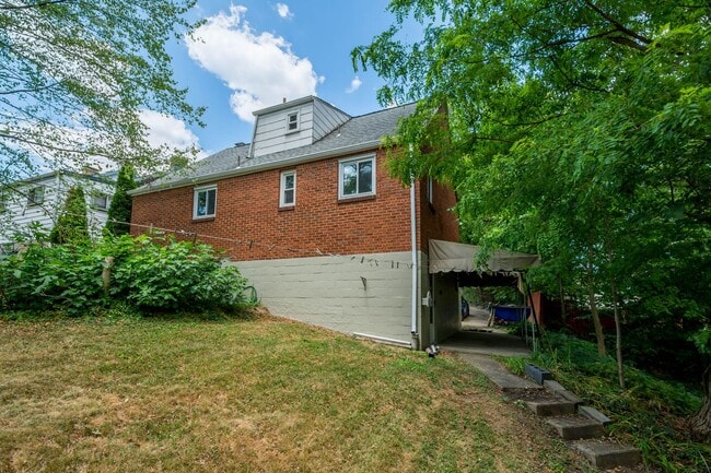 Photo - AVAILABLE AUGUST 1ST! STUNNING 3 BEDROOM IN BEECHVIEW!