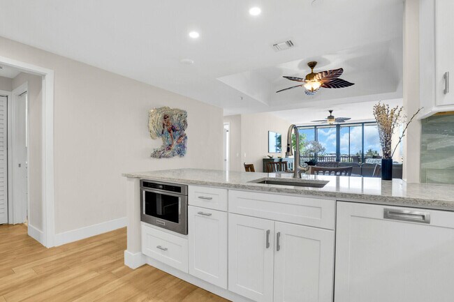 Photo - 11370 12 Oaks Way Unit 514