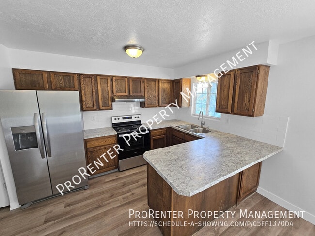 Photo - 484 N 75 W