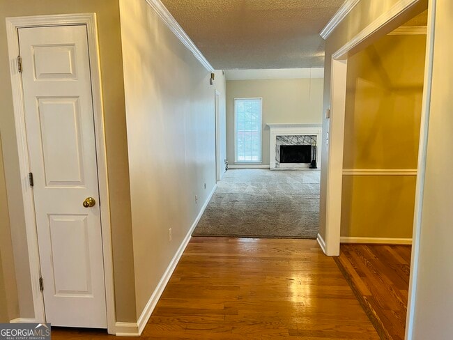 155 Woodstream Wy