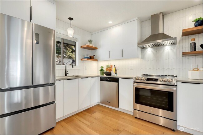 Photo - 210 Boylston Ave E Unit #205
