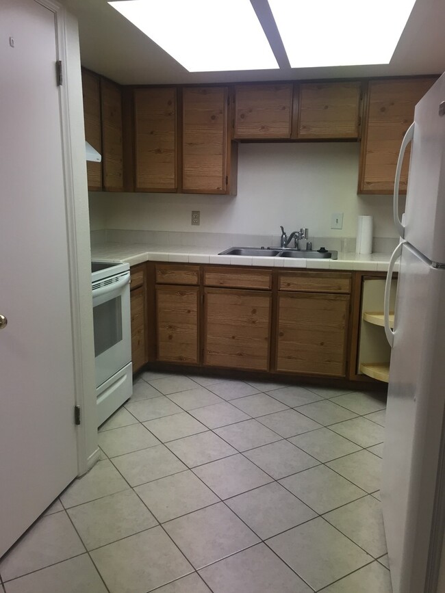 1904 Las Palmas Ln