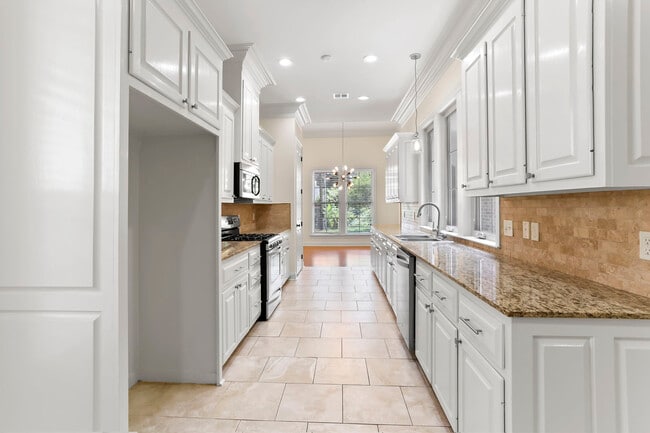 Photo - 2437 Fiero St