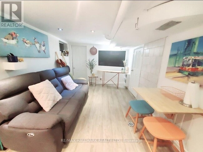 Photo - 21 Khedive Ave