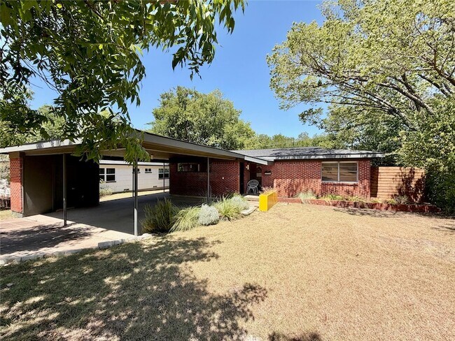 Photo - 2223 Forest Oaks Dr