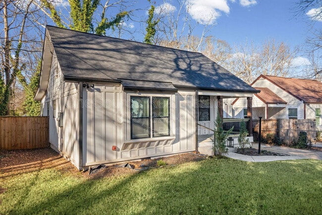 Photo - 1467 Ryan St SW