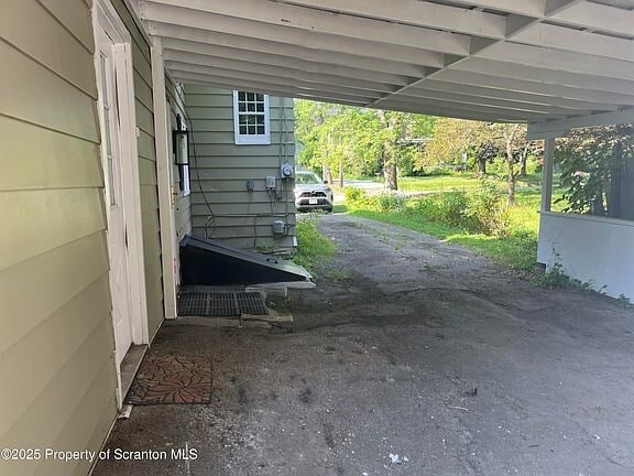 Photo - 321 Maple St