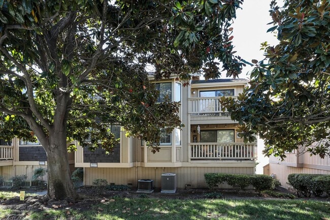 Photo - Impeccably remodeled unit-don't miss this ...