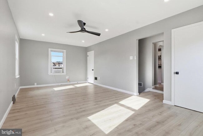 Photo - 219 N 3rd St